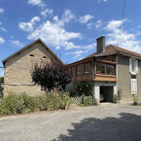 Semesterbostad Mantenan *